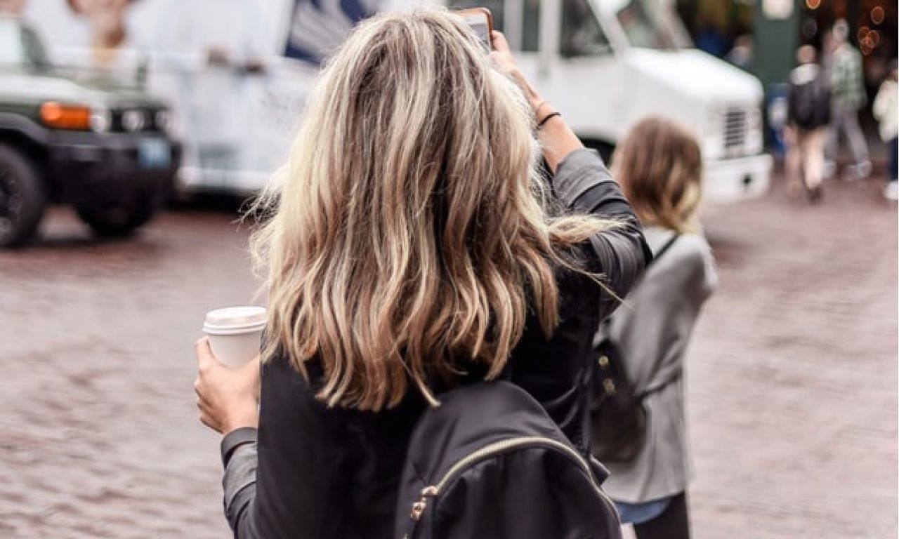 Блогер делет фото