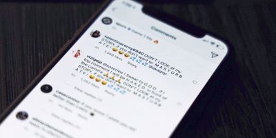 fakes commenting