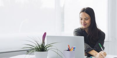 girl-in front-notebook