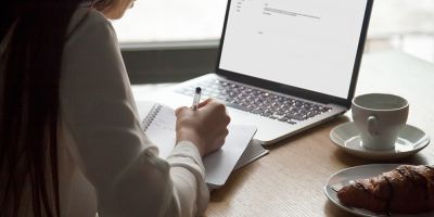 woman writing an email pitch